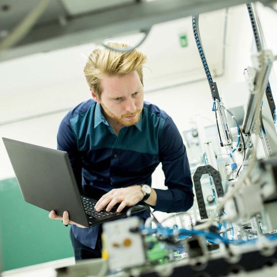 OEM with Laptop on machines