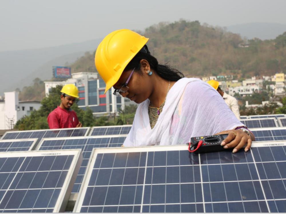 Schneider Electric launches free online energy transition course with the International Trade Centre and Atelier 21.PNG.png