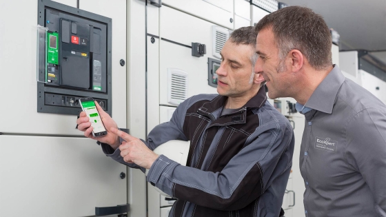 two ecoxpert employees