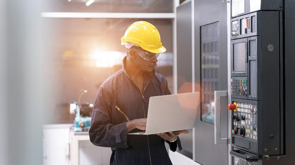 Schneider Electric oferece suporte para empresas de engenharia e projetistas