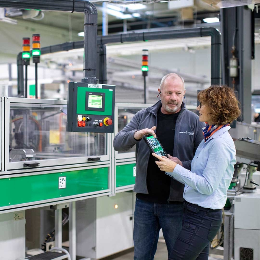 photoshoot| Le Vaudreuil| Smart Factory| France| Augmented Operator| EcoStruxure| assembly line