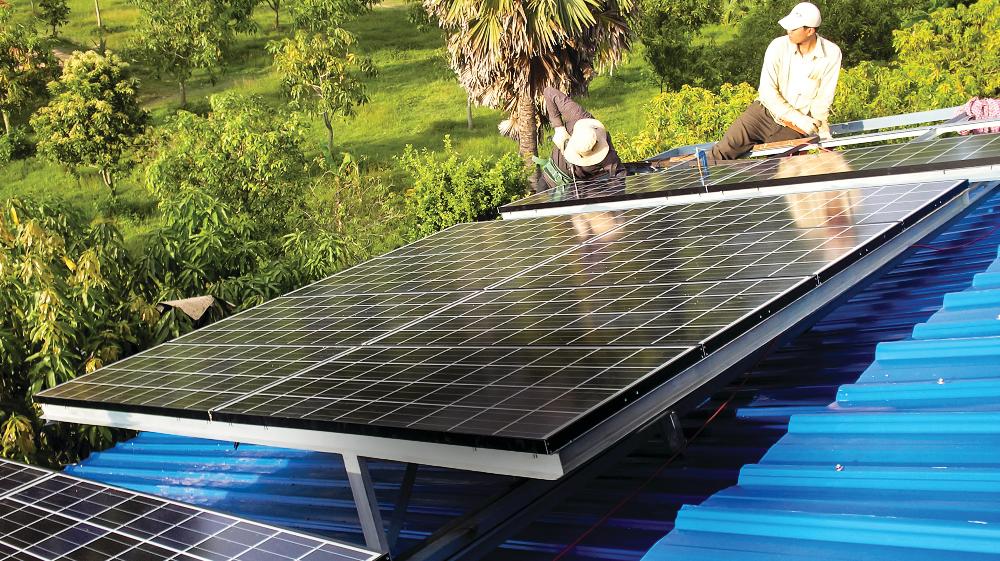 Schneider Electric Recognized by The Climate Group’s RE100 as First Clean Energy Trailblazer