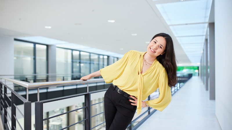 Werstudent:innen, working student in the office corridor