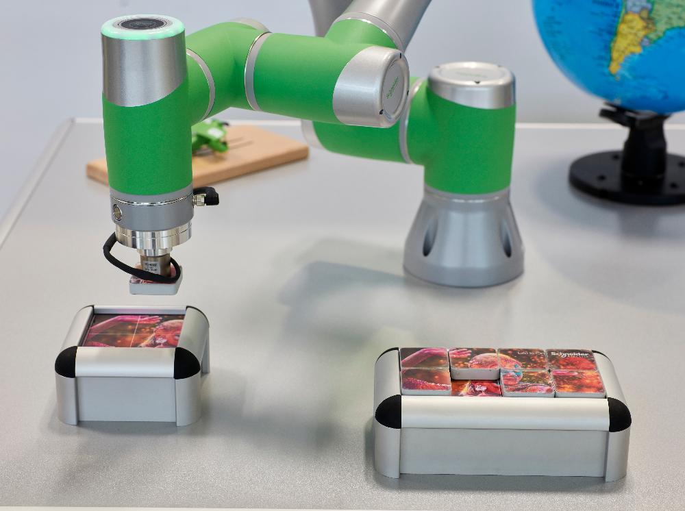 998-22309053 Cobot Images_8530 × 5686_SE0204_GMA.jpg