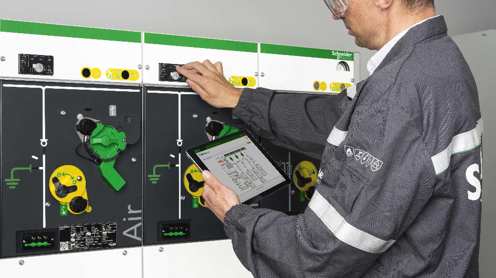 Schneider Electric und E.ON schließen langfristige Partnerschaft zur Beschleunigung der Energiewende mit SF₆-freien Mittelspannungsschaltanlagen
