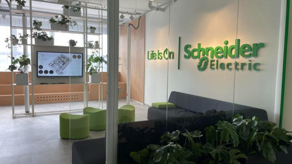 Čeští experti Schneider Electric v Napajedlech vyvíjí technologie pro celý svět