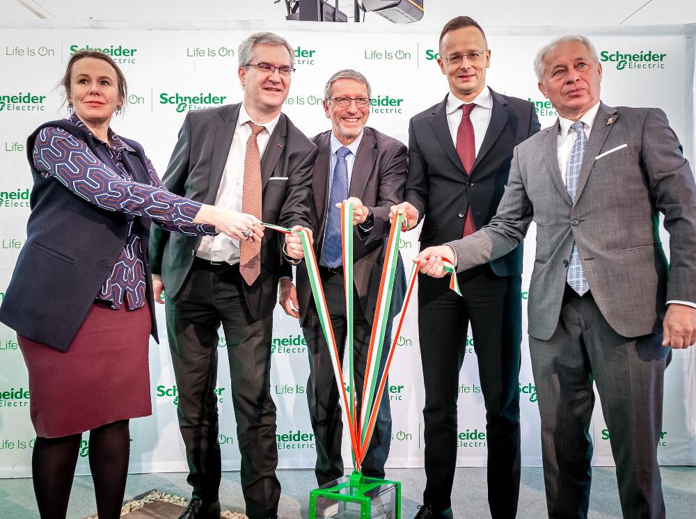 Schneider_Electric_položení_základního_kamene_továrny_v_Maďarsku.jpg