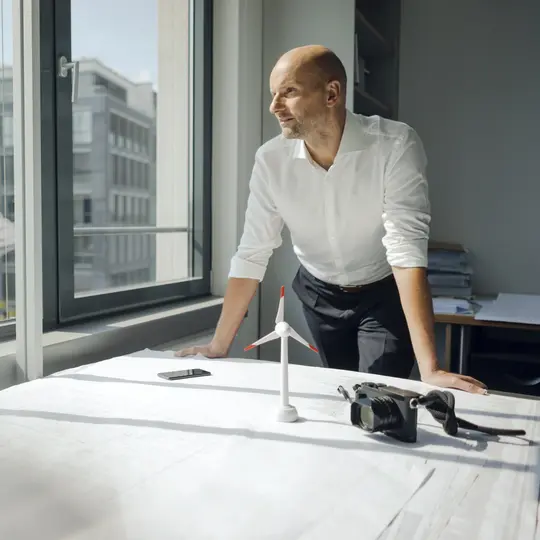 A person leaning on a table