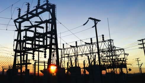 Elektrisk forsyningsselskab understation ved solopgang, elektrisk distribution, forsyningsselskaber