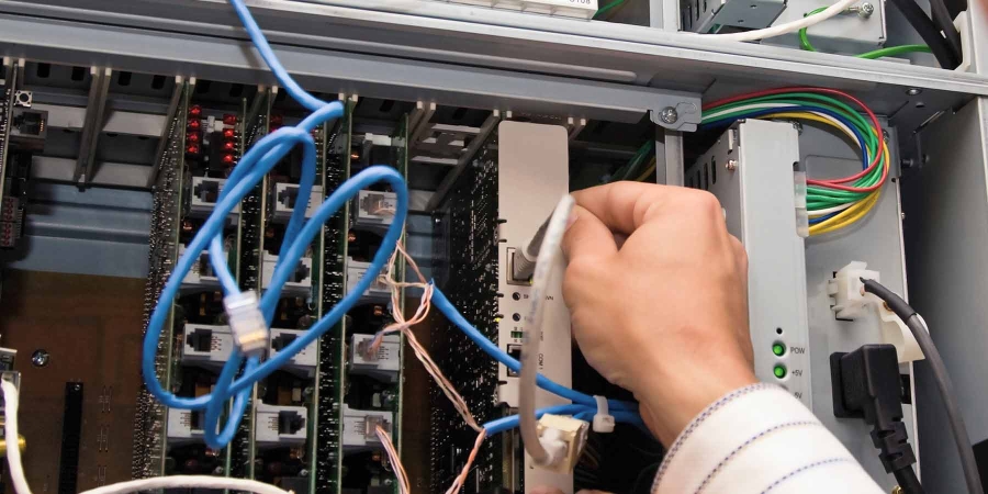 Wire connection in a server