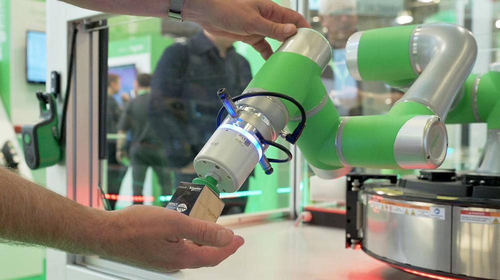 Schneider Electric lancerer Lexium Cobot teknologi for industrianlæg og fabrikker
