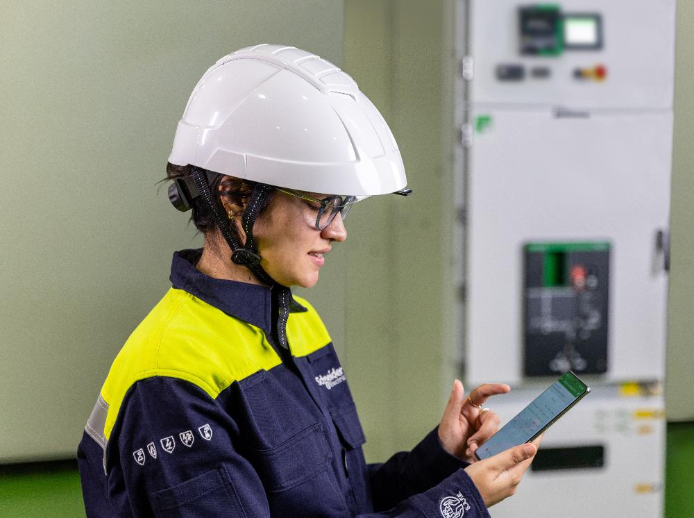Schneider Electric logrará un IMPACTO de sostenibilidad con el interruptor digital para MT EvoPacT HVX™ .jpg