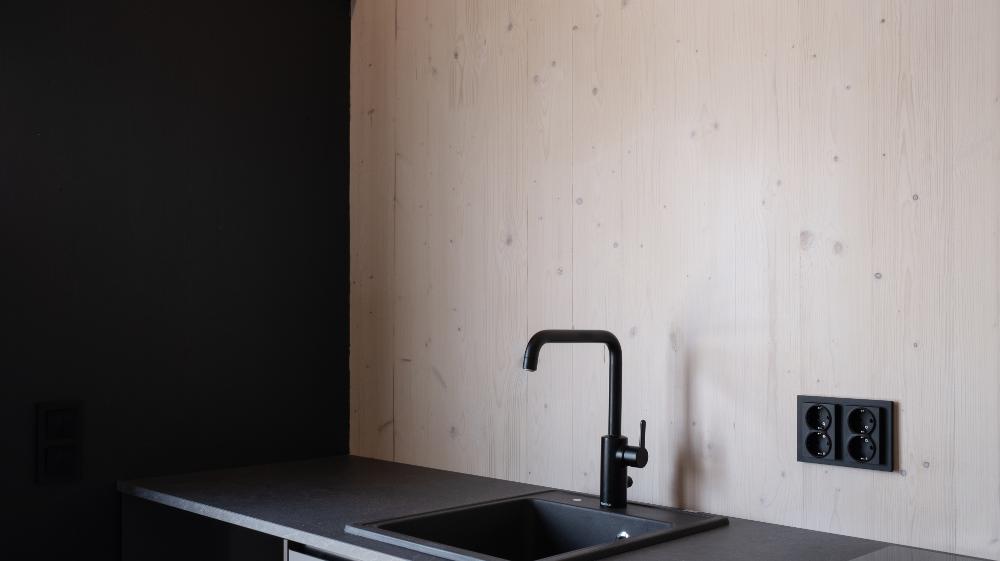 Ekologisia ratkaisuja mereltä ja metsästä – ELKO Plus Ocean Plastic täydentää Villa Lillan CLT-rakentamista