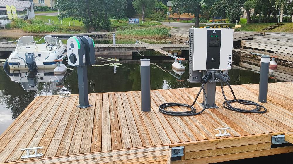 Mikkeli rakentaa Suomen ensimmäisen julkisen sähköveneiden latausasemaverkoston yhteistyössä Schneider Electricin ja Amplitin kanssa
