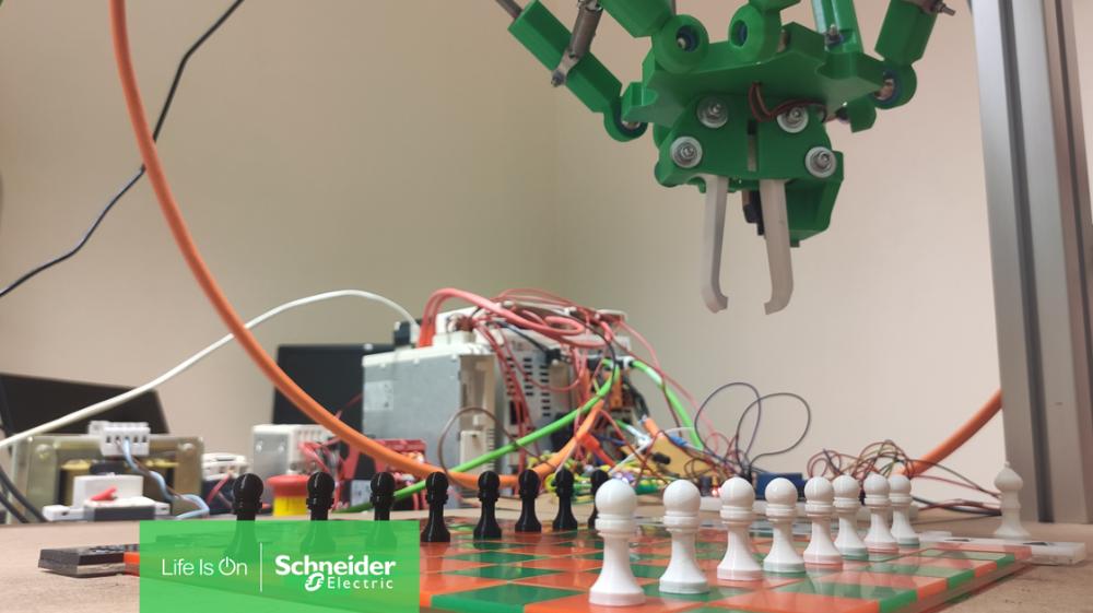 Schneider Electric aide les élèves de l’ESME SUDRIA à se former aux solutions d’avenir de la robotique