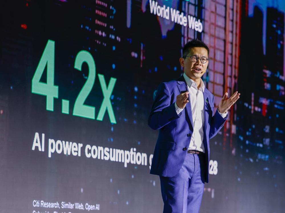 03 - Mr Jonathan Chiu, President of Schneider Electric Hong Kong, delivers the Opening Keynote at Innovation Summit Hong Kong 2025..jpg
