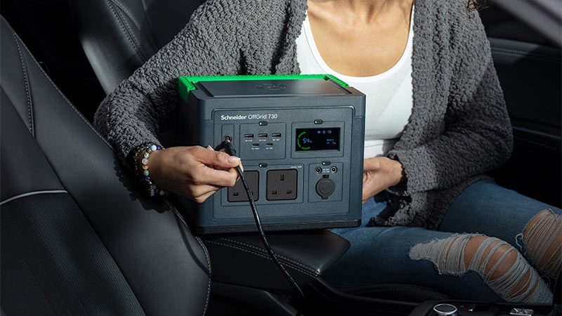 A girl is pluggin a device