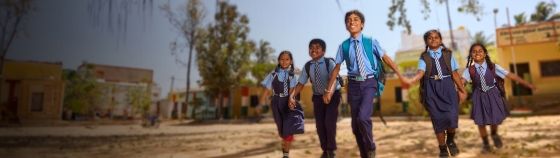 school kids are running 