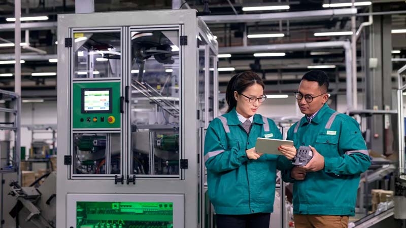 1PC新しいシュナイダーサーボドライバーLXM32AD30M2 1PC新しいLXM32AD12N4 ACサーボドライバーLXM32AD12N4