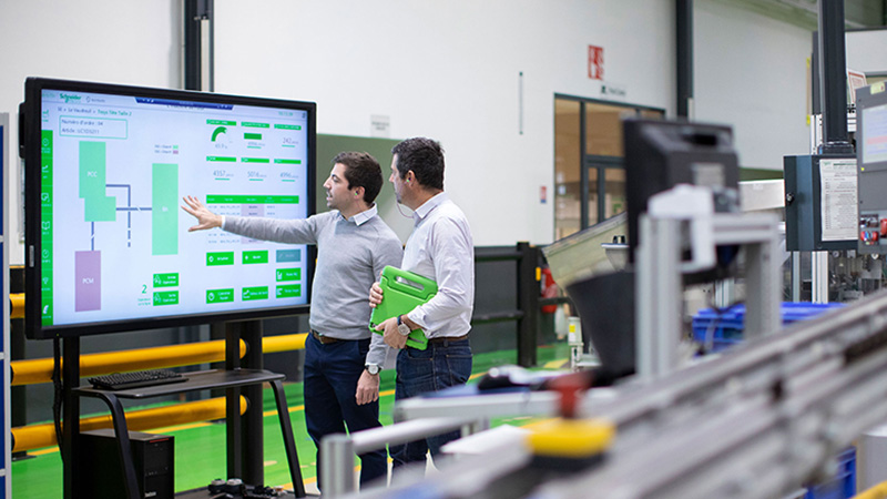 Two workers working in a smart factory