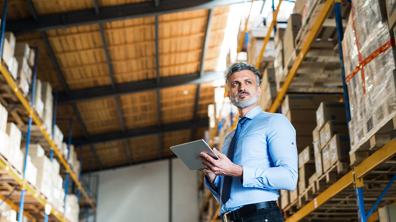 Man tablet warehouse