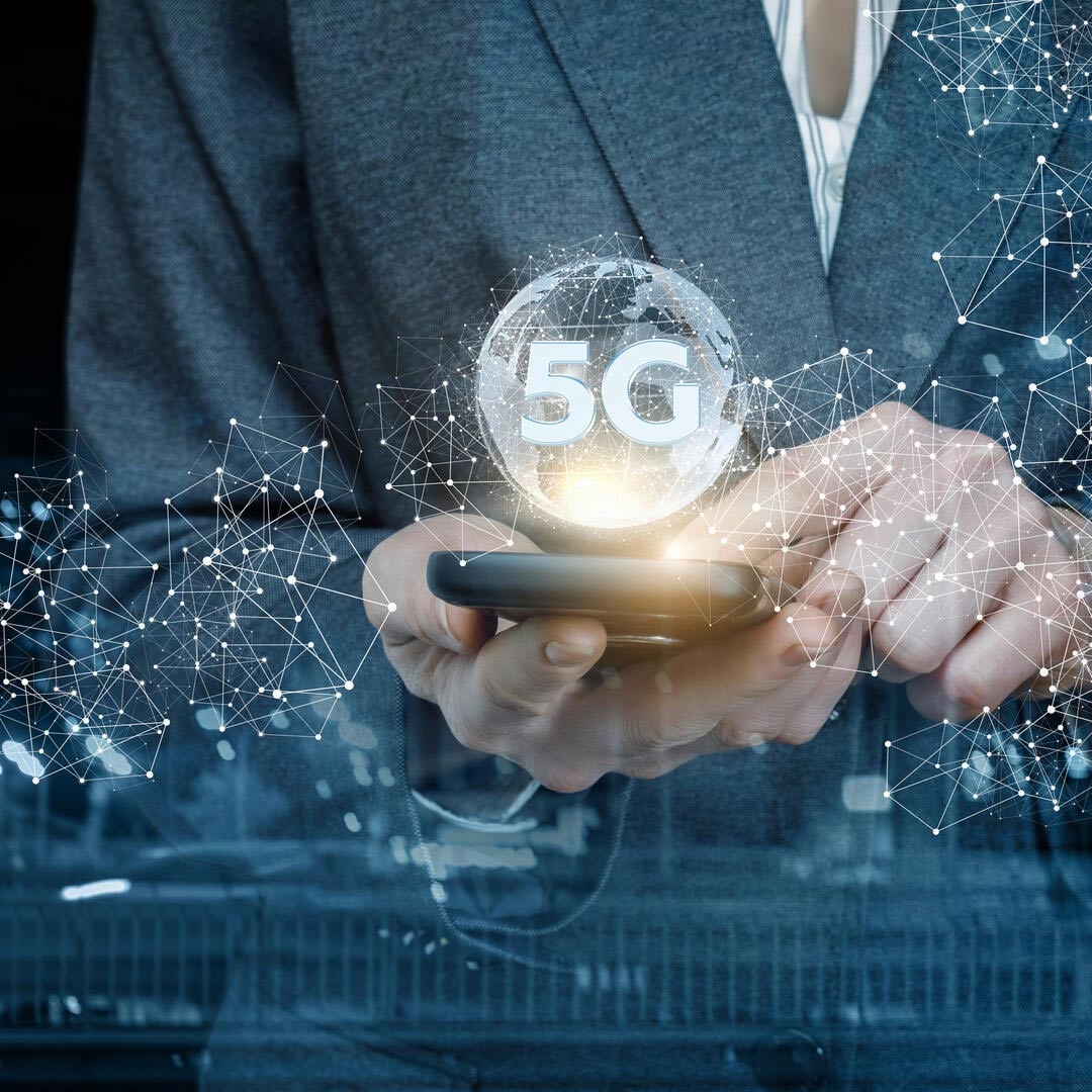 woman using 5G network