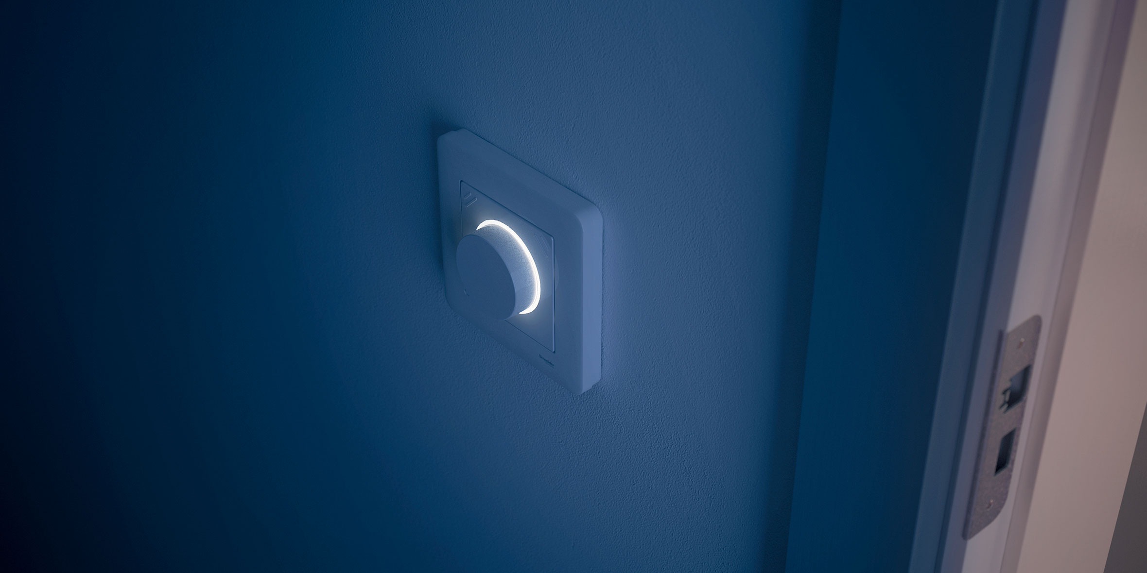 Dimmer med orienteringsljus i hemmiljö