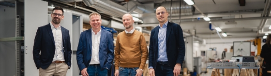 Karlskoga Automation är Schneider Electrics första svenska Industry Service Partner. Daniel Bysell, kundansvarig på Schneider Electric, Per Eriksson, VD på Karlskoga Automation, Simon Gren, teknisk chef på Karlskoga Automation, Daniel Ljungqvist, säljchef på Schneider Electric