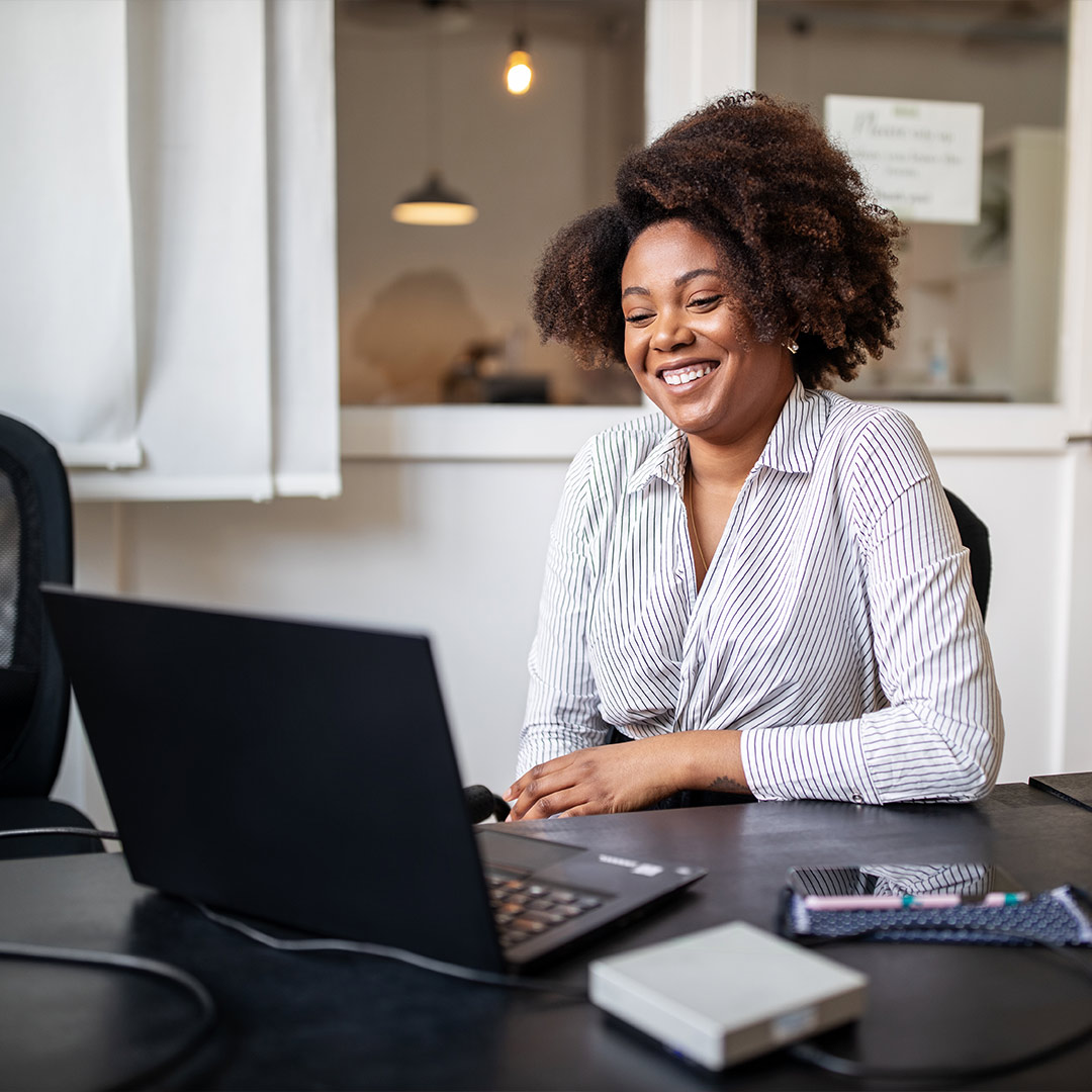 Women in a call using her laptop
