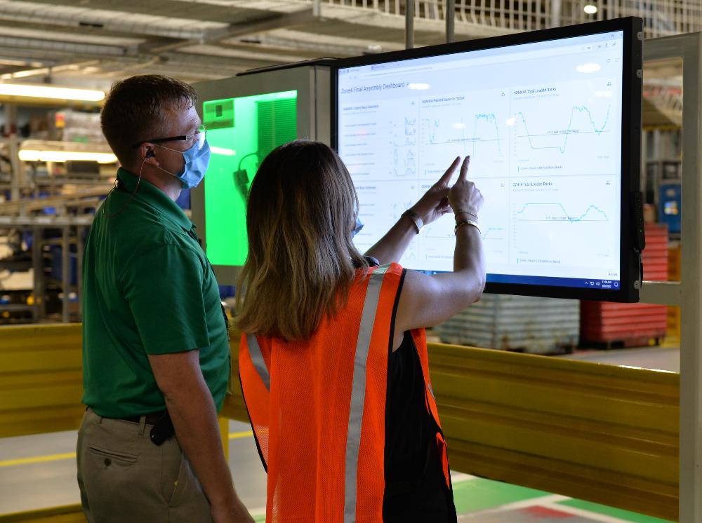Two workers at the Lexington Plant, looking on a screen the AVEVA’s Discrete Lean Management software (.jpg)