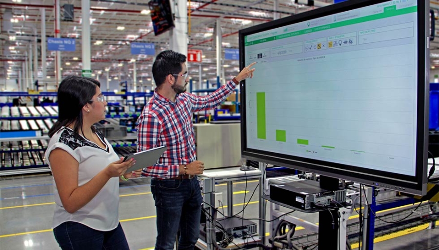 A female and a male employees in Schneider Electric Innovation Hub, Monterrey, Mexico