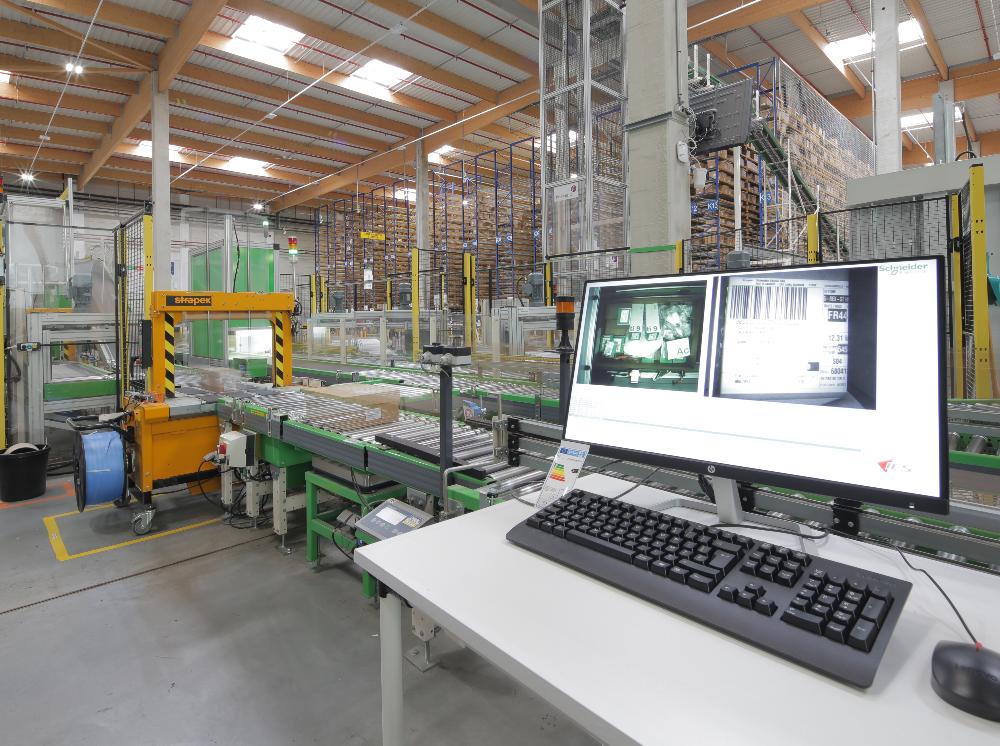 Schneider Electric Smart Distribution Center in Evreux, France, leverages EcoStruxureTM to improve operational and energy efficiency (jpg, Picture)