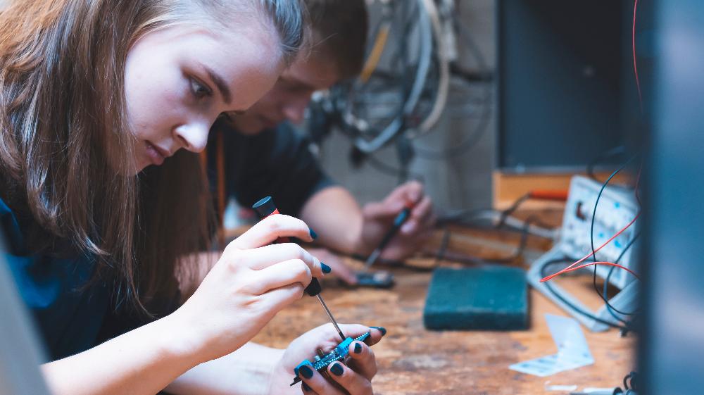 Premières classes pour les apprentis du nouveau CFA Schneider Electric