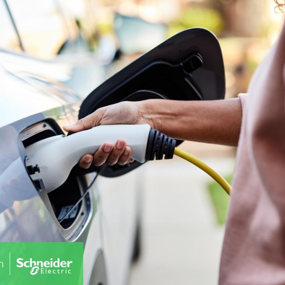 Schneider Electric accélère l’adoption des véhicules électriques avec des solutions de recharge rapides, intelligentes et fiables