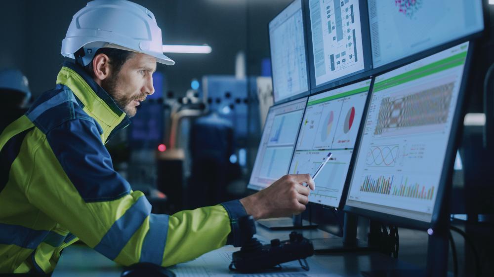 Field Services – keep the lights on with end-to-end maintenance and monitoring